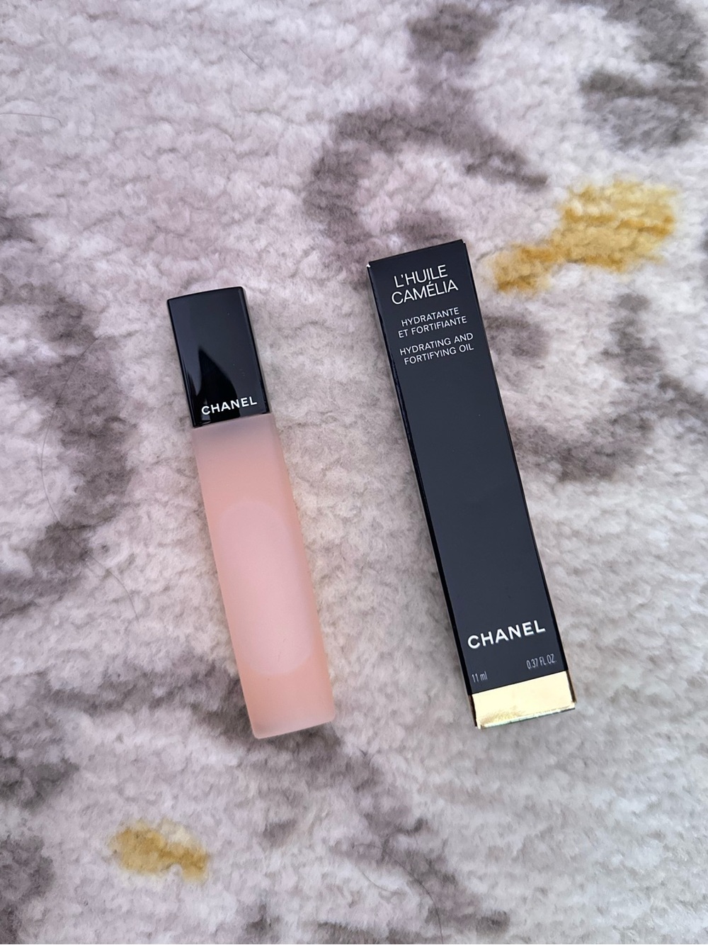 CHANEL L'HUILE CAMÉLIA
Hydrating and Fortifying Oil for Nails